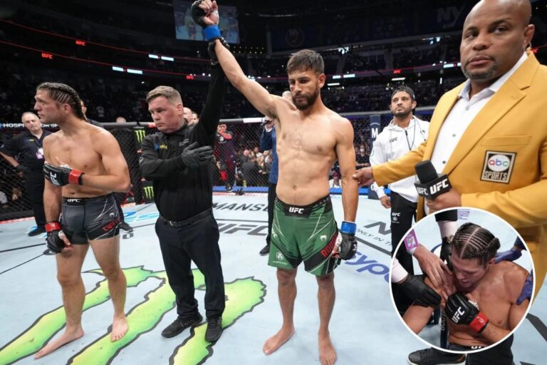 Read more about the article Brian Ortega injury delivers Yair Rodriguez win in UFC main event