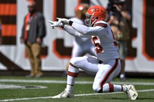Read more about the article Browns defense vows to carry load if Deshaun Watson suspended