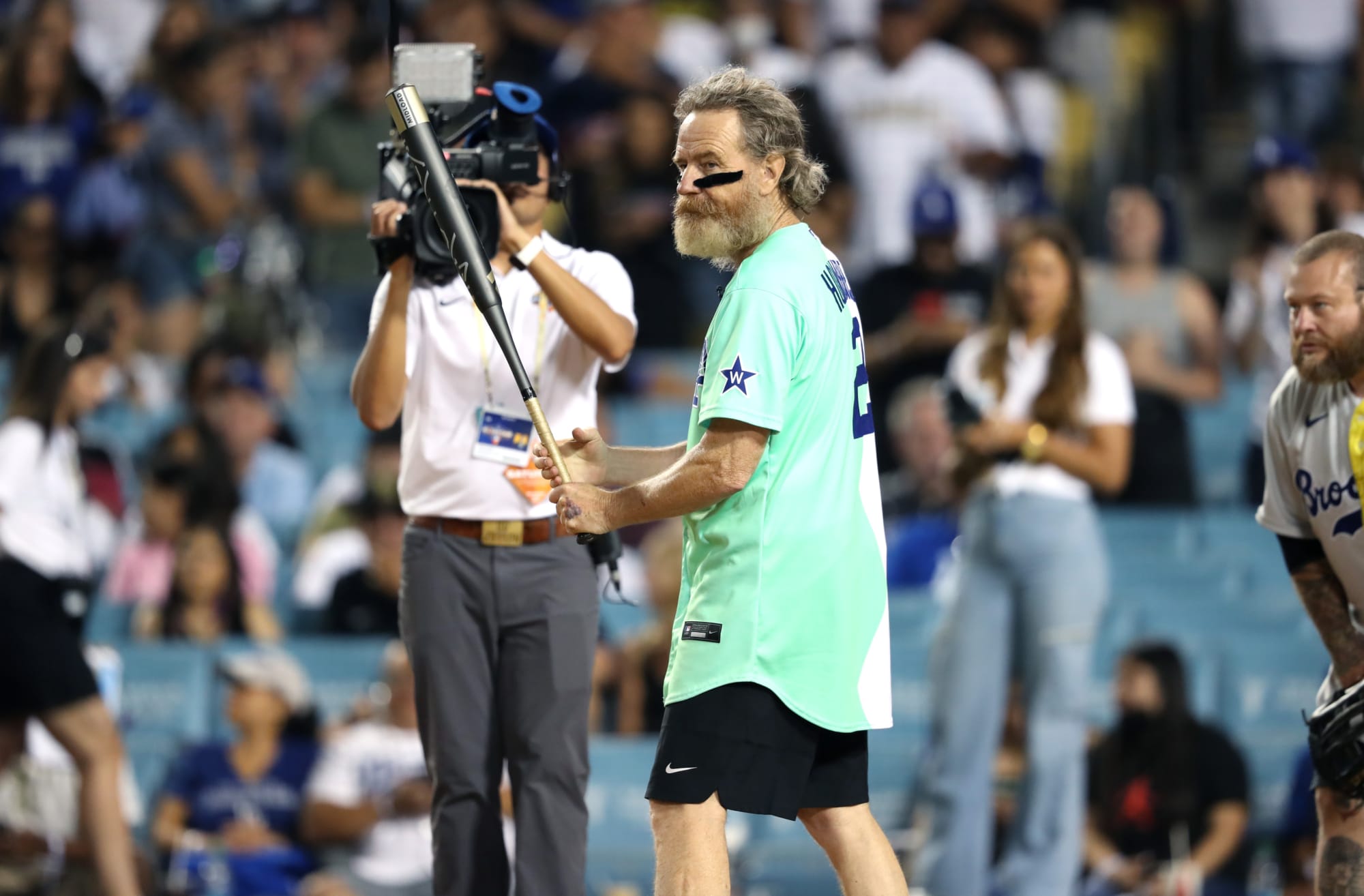 You are currently viewing Bryan Cranston breaks bad, argues with ump in MLB All-Star Celebrity game (Video)