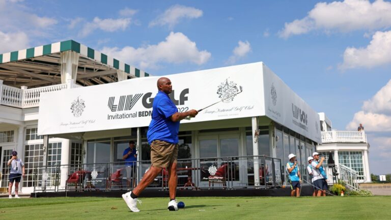 Read more about the article Charles Barkley says he is staying with Turner Broadcasting after entertaining LIV Golf interest