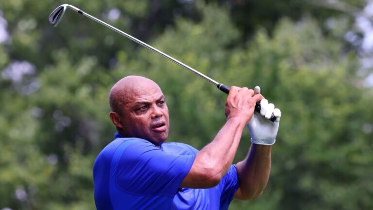 Read more about the article Charles Barkley says he’s still waiting on a broadcasting offer after meeting with LIV Golf CEO Greg Norman