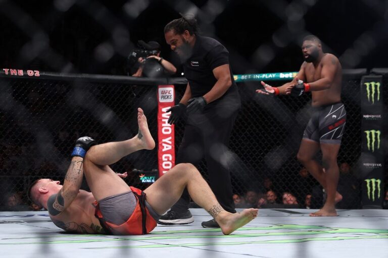 Read more about the article Curtis Blaydes gets TKO win as Tom Aspinall suffers freak injury early in UFC heavyweight bout