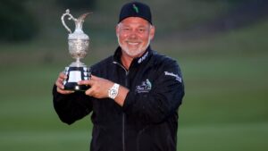 Read more about the article Darren Clarke wins with 72nd hole birdie