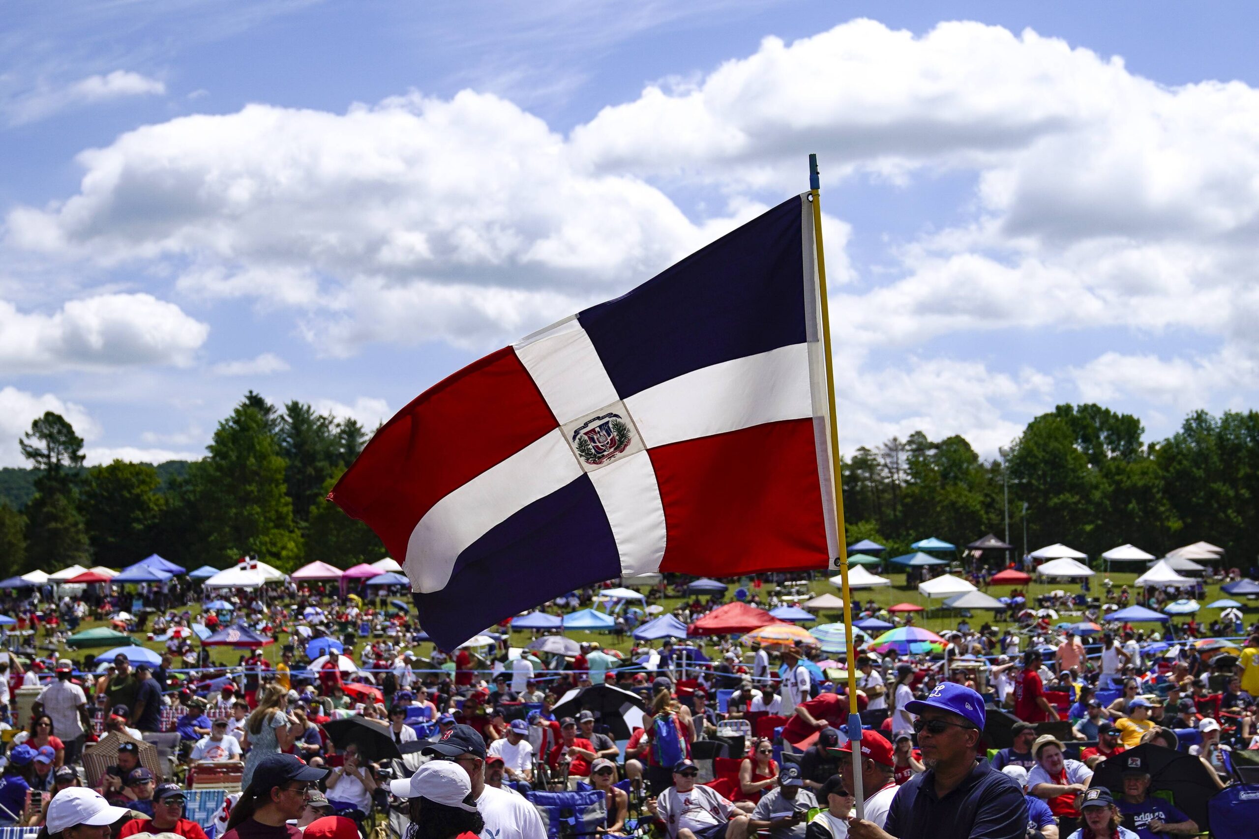 You are currently viewing Dominican flags and a sea of fans cheer David Ortiz into the Hall of Fame
