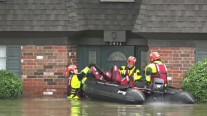 Read more about the article Flash flooding causes water rescues, road closures across St. Louis region
