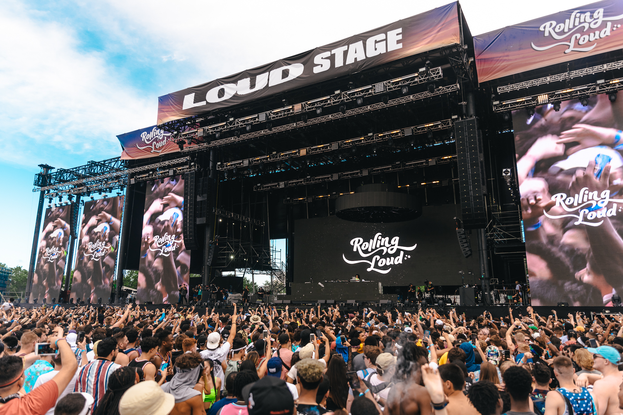 You are currently viewing How to Stream Rolling Loud Miami 2022 Live and Set Times