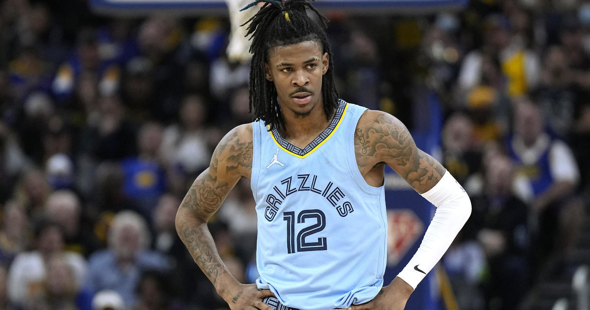 You are currently viewing Ja Morant, Memphis Grizzlies star, surprises waitress with $500 tip