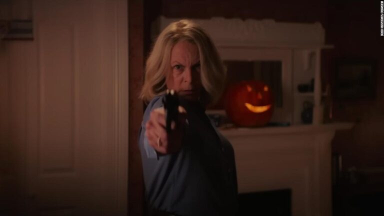 Read more about the article Jamie Lee Curtis battles Michael Myers again in ‘Halloween Ends’ trailer