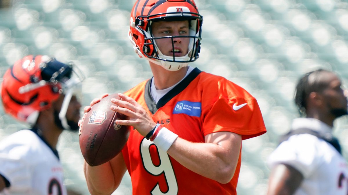 You are currently viewing Joe Burrow to Miss Part of Bengals’ Camp After Appendectomy – NBC Chicago