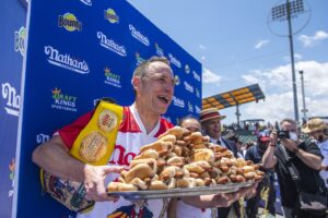 Read more about the article Joey Chestnut, Miki Sudo heavily favored in Nathan’s Hot Dog eating contest