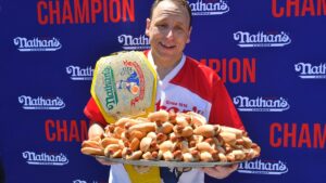 Read more about the article Joey Chestnut wins 15th Nathan’s Hot Dog Eating Contest
