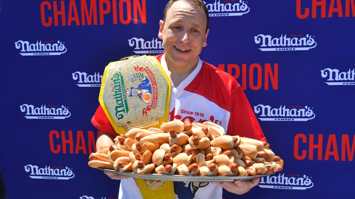 You are currently viewing Joey Chestnut wins 15th Nathan’s Hot Dog Eating Contest