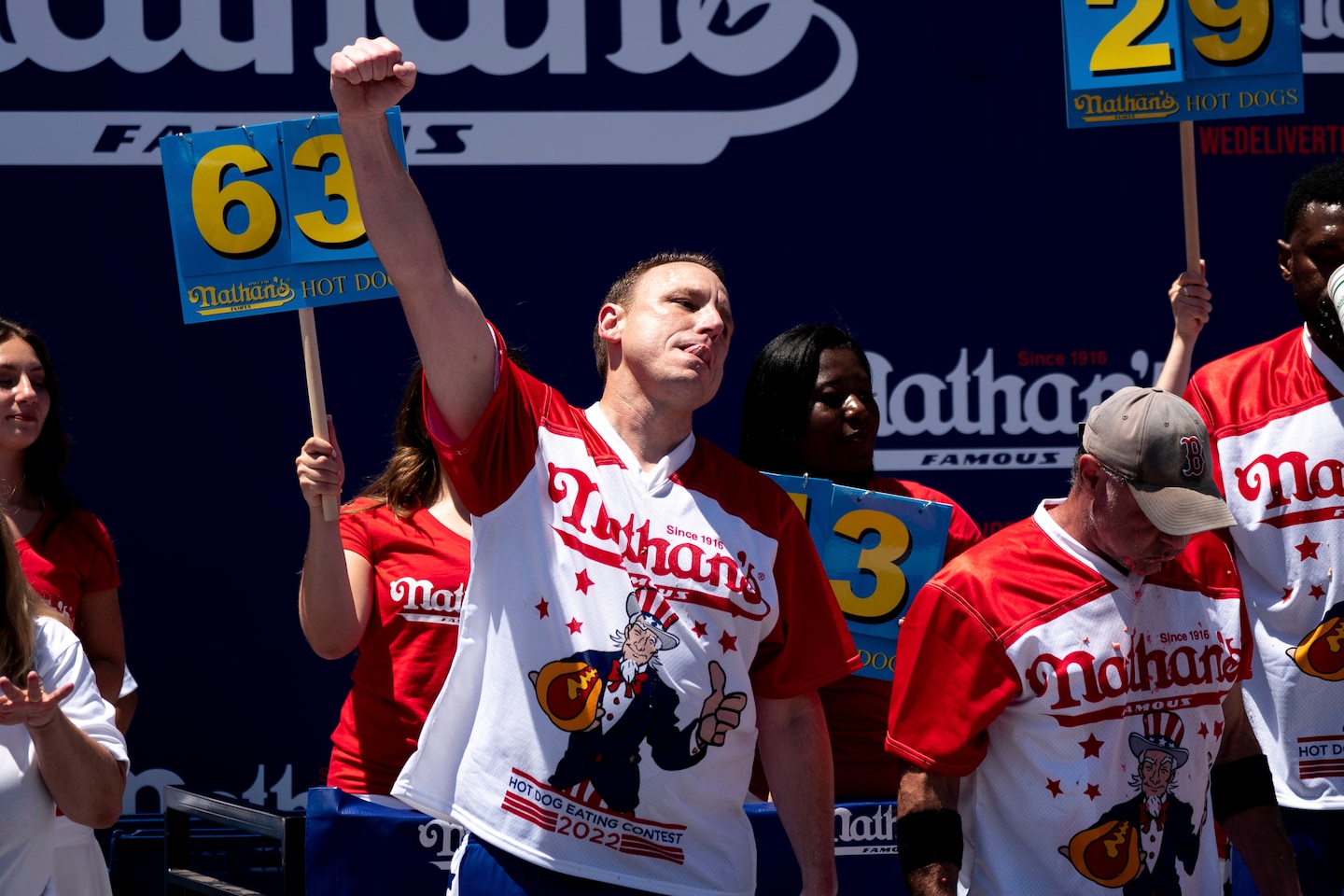 You are currently viewing Joey Chestnut wins Nathan’s hot dog eating contest
