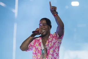 Read more about the article Kid Cudi walks offstage at Rolling Loud after Kanye West fans kept throwing bottles, trash at him