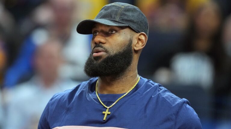 Read more about the article LeBron James to Play in Drew League for First Time Since 2011, per Report