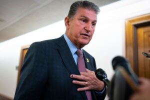 Read more about the article Manchin says he ‘never walked away’ as Democrats push spending deal
