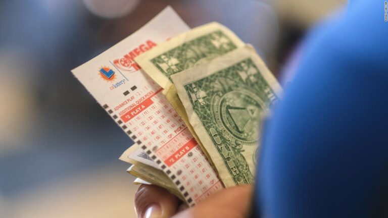 Read more about the article Mega Millions: One ticket in Illinois wins the second-largest Mega Millions jackpot of nearly $1.34 billion