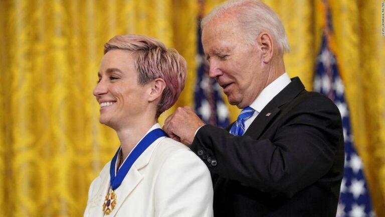 Read more about the article Megan Rapinoe pays tribute to Brittney Griner while receiving Presidential Medal of Freedom