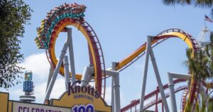 Read more about the article Multiple fights at Knott’s Berry Farm force park to close early