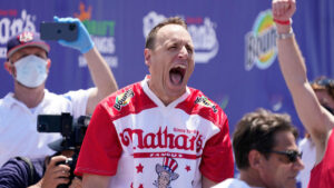 Read more about the article Nathan’s Hot Dog Eating Contest odds, prop bets 2022: Joey Chestnut picks, predictions from top Vegas expert