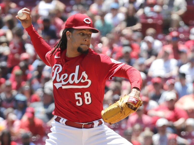Read more about the article New York Yankees Were Close in Luis Castillo Trade Talks With Cincinnati Reds
