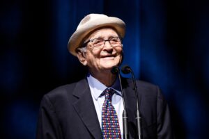 Read more about the article Norman Lear turns 100 and shares the meaning of life