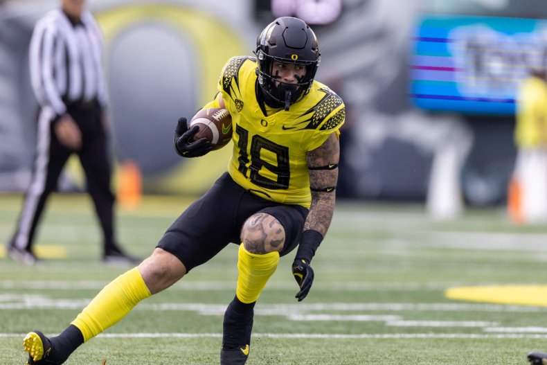 You are currently viewing Oregon Ducks football star Spencer Webb tragically dies at age 22