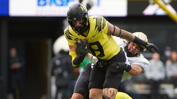 You are currently viewing Oregon football player Spencer Webb dies in ‘tragic accident’: reports