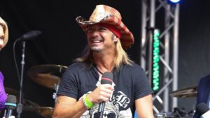Read more about the article Poison singer Bret Michaels shares update on his hospitalization