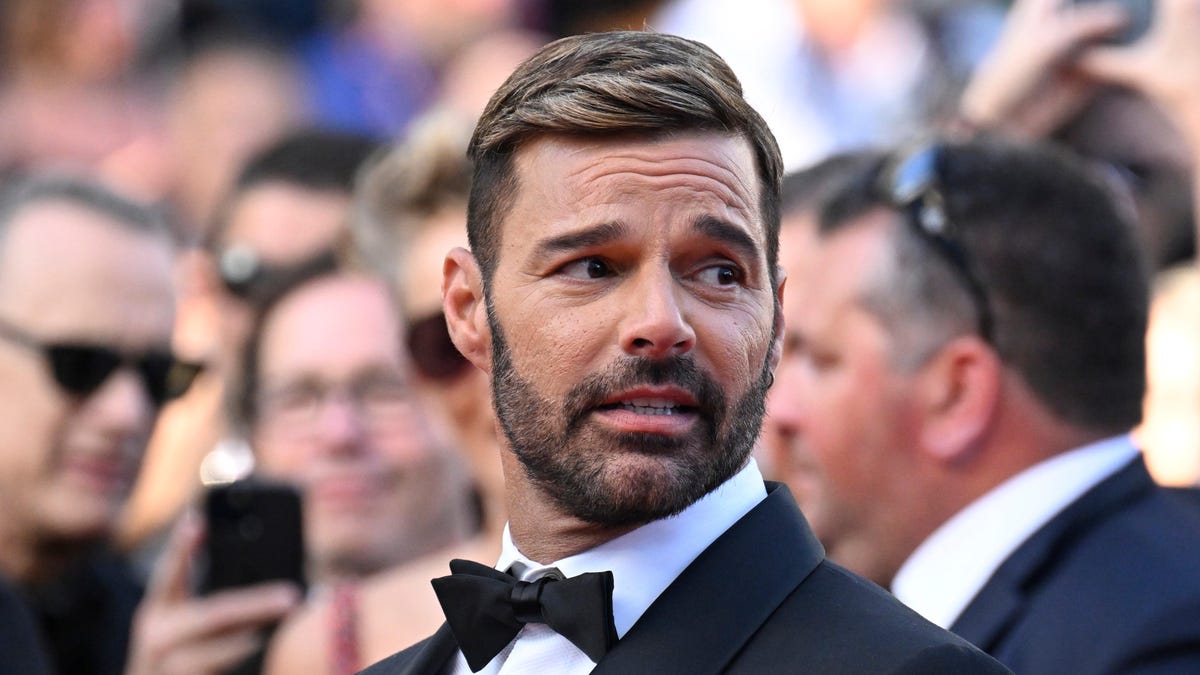 You are currently viewing Ricky Martin denies domestic abuse allegations