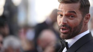 Read more about the article Ricky Martin denies restraining order allegations – 104.5 WOKV