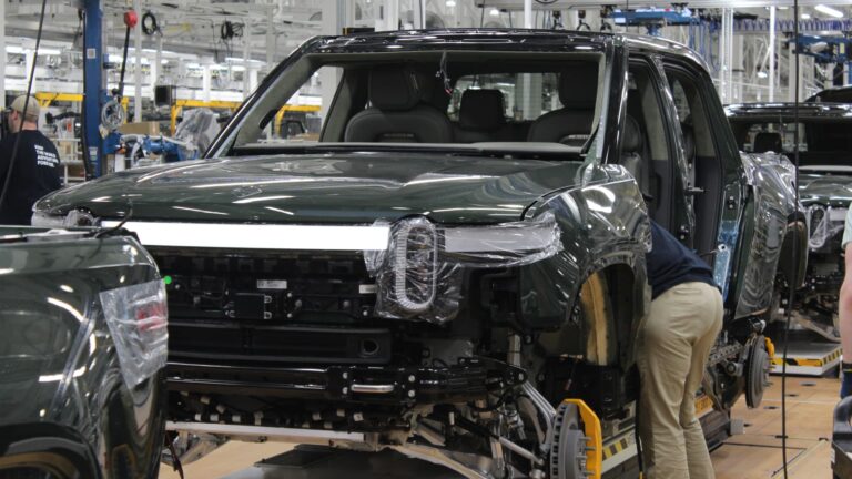 Read more about the article Rivian says it’s still on track to build 25,000 EVs in 2022