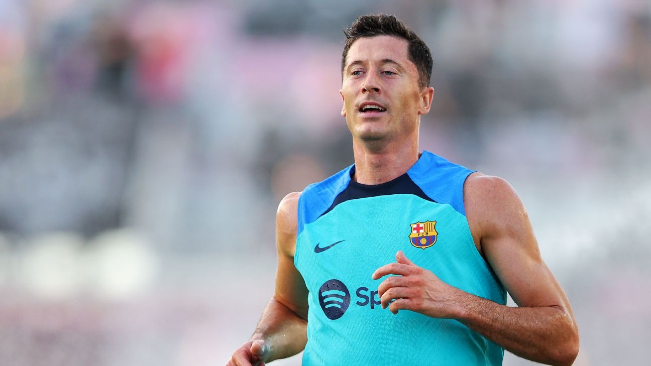 You are currently viewing Robert Lewandowski completes Barcelona move from Bayern Munich