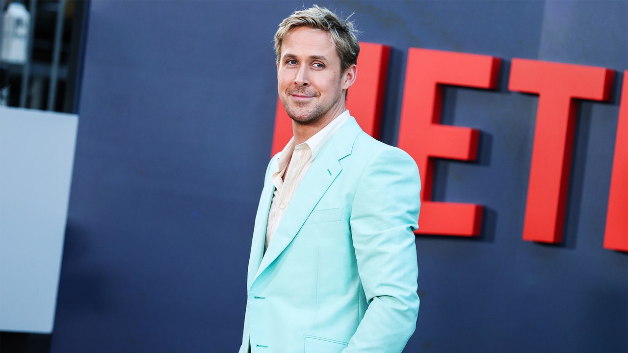 You are currently viewing Ryan Gosling’s Been Waiting His “Whole Life” to Look Like a Ken Doll