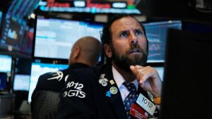 Read more about the article S&P 500 Loses Over 1% As Investors Brace For Shaky Earnings Season, Looming Inflation Report