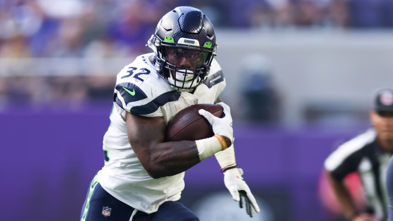 You are currently viewing Seahawks RB Chris Carson retiring after five seasons due to neck injury