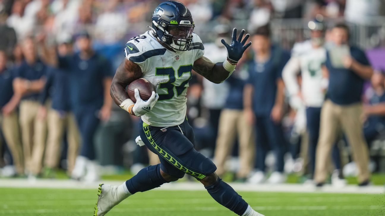 You are currently viewing Seattle Seahawks releasing veteran Chris Carson; RB plans to retire from NFL due to neck injury