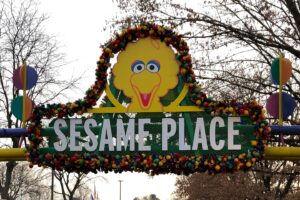Read more about the article Sesame Place apologizes after Rosita appears to wave off 6-year-old Black girls at Philadelphia park