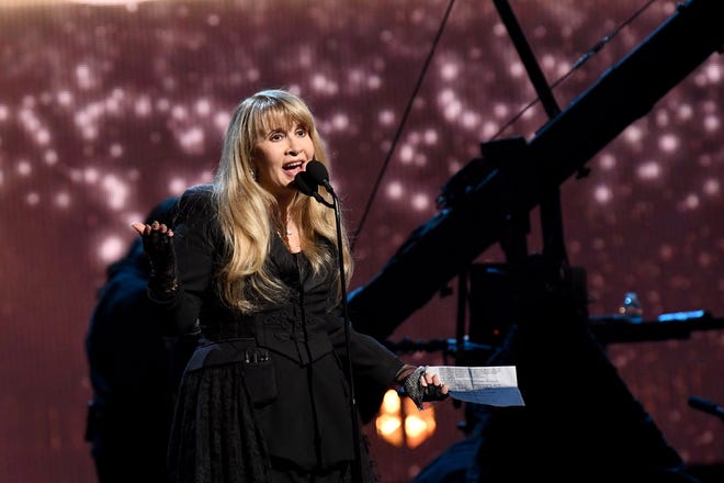 You are currently viewing Stevie Nicks books Pine Knob concert for Sept. 13
