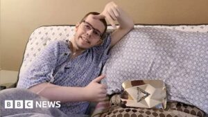 Read more about the article Technoblade: Minecraft YouTuber dies from cancer aged 23