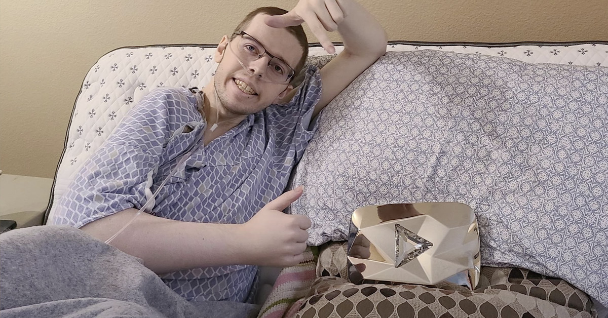 You are currently viewing Technoblade, a popular Minecraft YouTuber, dies from cancer age 23 — shares final video