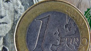 Read more about the article The euro and the US dollar are at parity for first time in 20 years