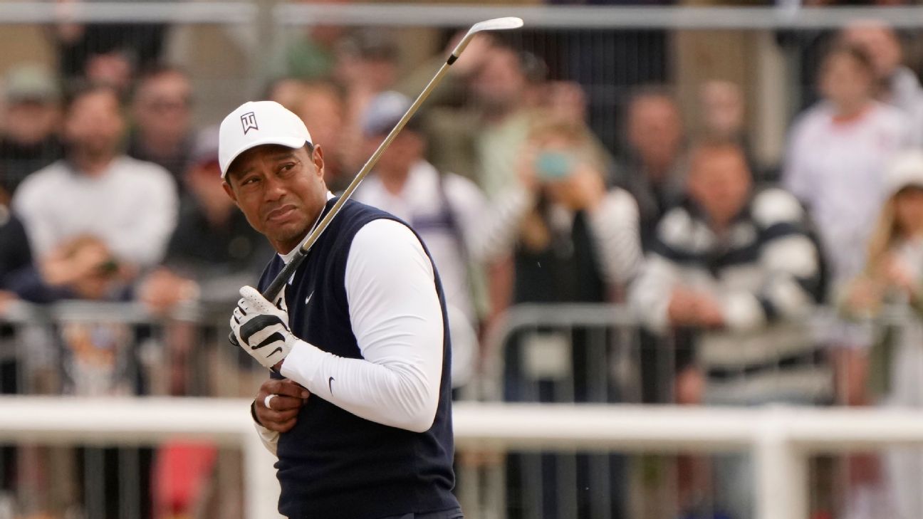 You are currently viewing Tiger Woods unable to tame windy conditions, shoots first-round 78 at The Open