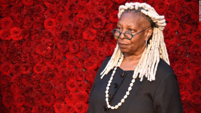 Read more about the article Whoopi Goldberg apologizes for her statements about Turning Point USA