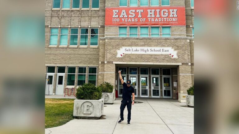 Read more about the article Zac Efron returns to East High from ‘High School Musical’