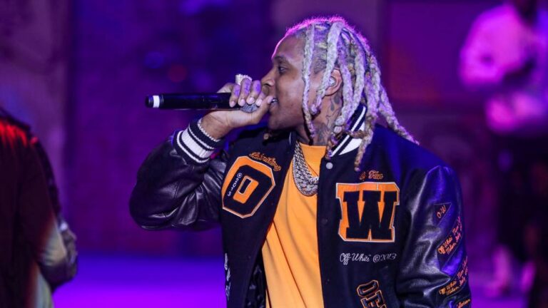 Read more about the article Lil Durk Injured After Getting Hit With Pyrotechnic at Lollapalooza